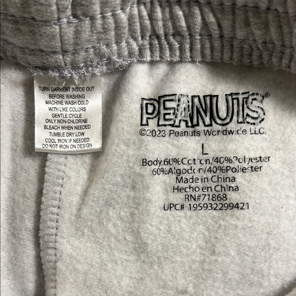 Peanuts Gray Sweatpants with Snoopy Design Junior Size L - Picture 4 of 4